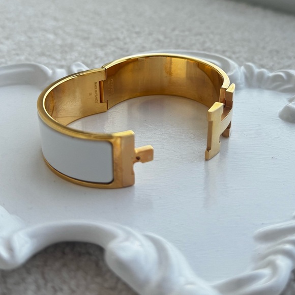 Hermes Bracelet- Circumference: Circumference: 6.9" | Width: 0.79" - Picture 7 of 13